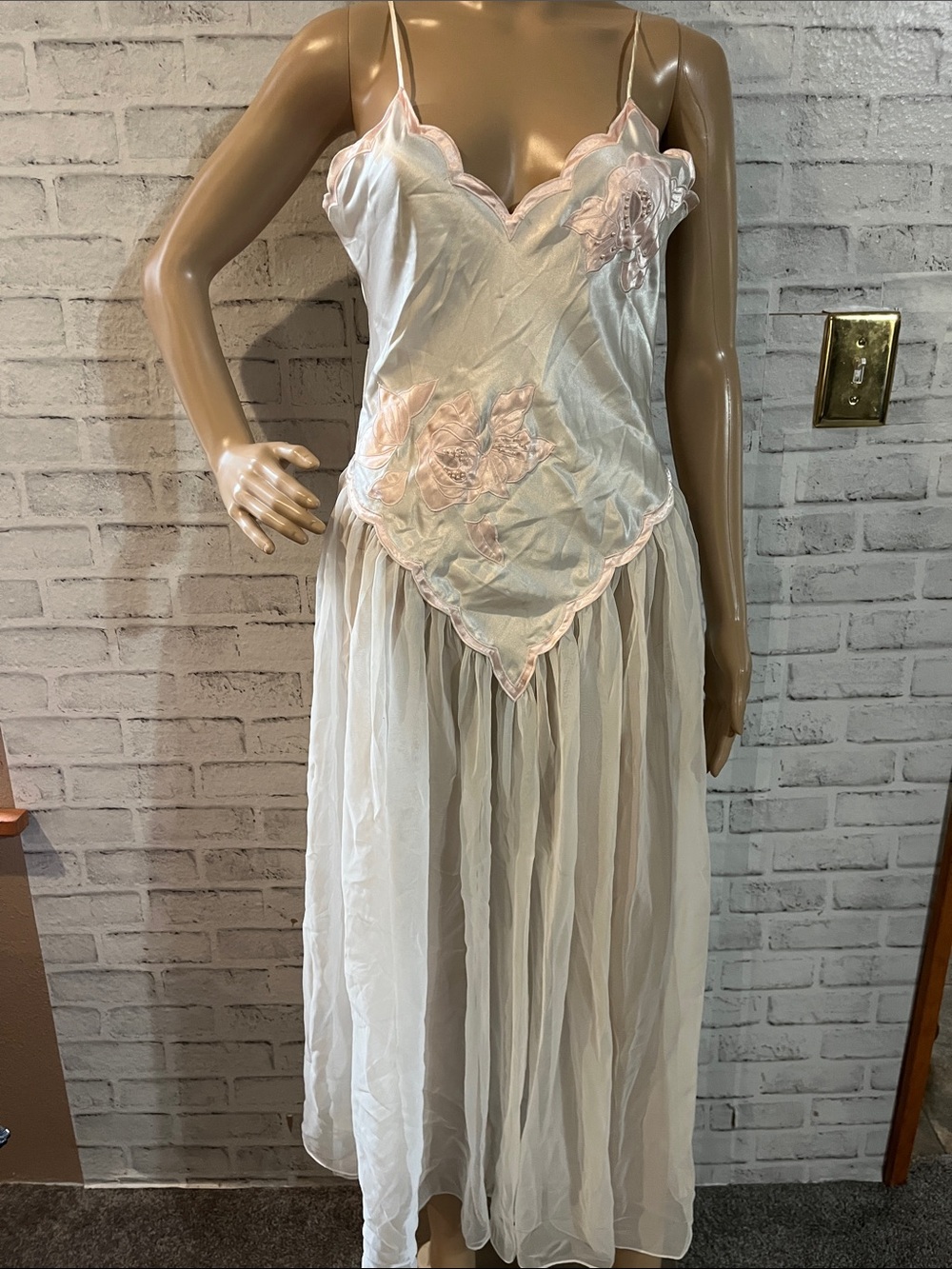 Victoria’s Secret vintage gold label white pink appliqué chiffon long slip